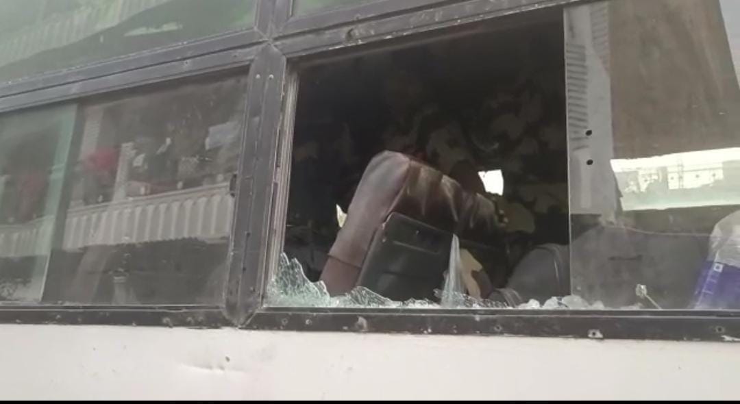 Stone pelting on a bus going to Prayagraj carrying BSF personnel, one injured