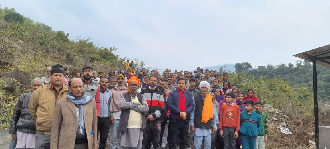 The people of Ward 4 and 5 of the Municipal Committee demonstrated