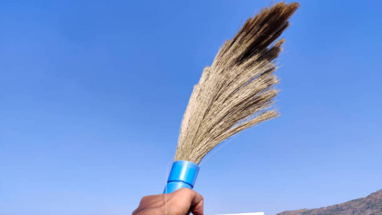 Diwali 2022 Why Do We Buy Broom On Deepawali Know The Importance News in Hindi