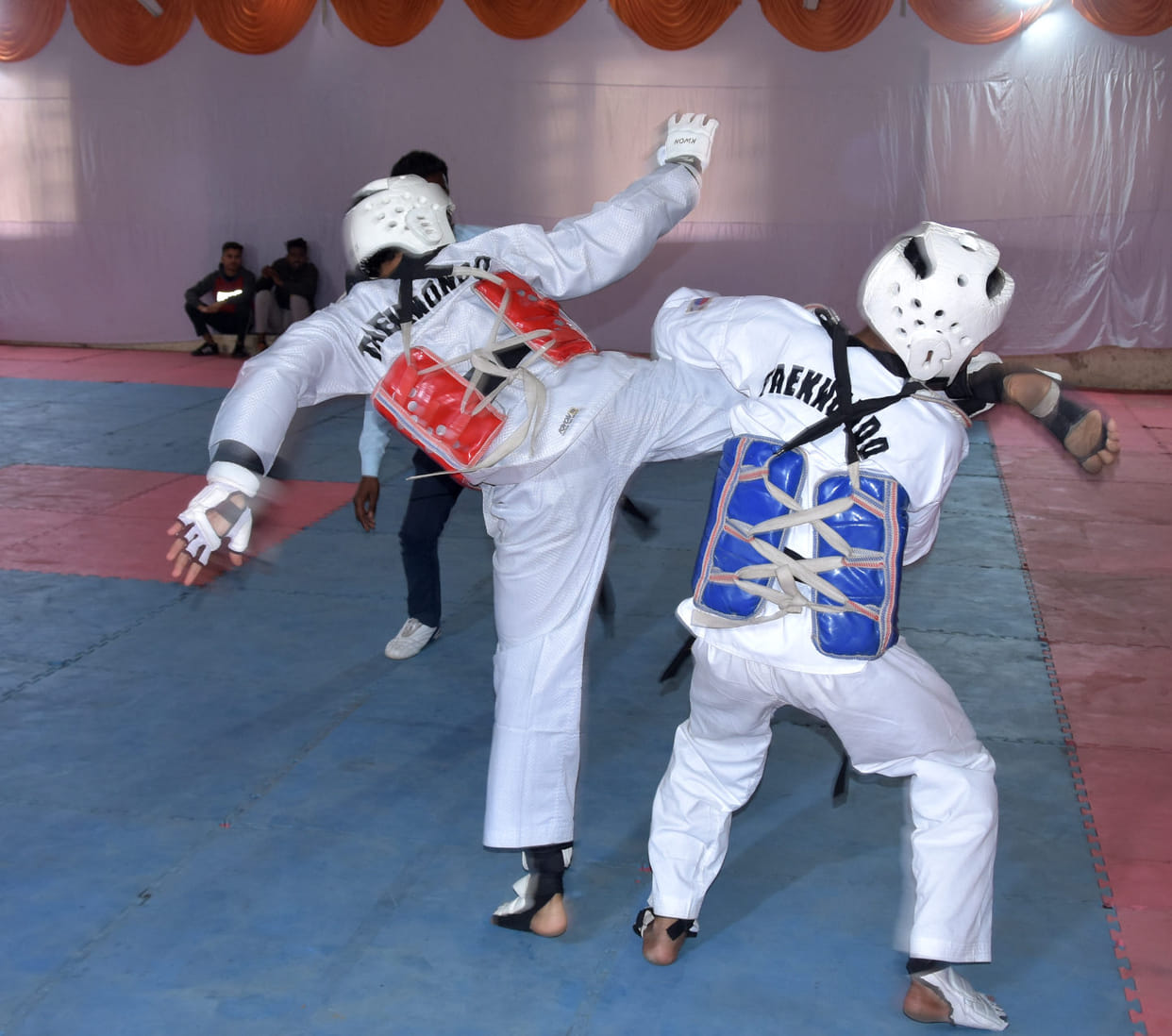 Tough competition in inter-college taekwondo competition