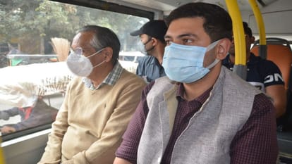 Mathura Officers traveled to Vrindavan in electric bus and tested the arrangements