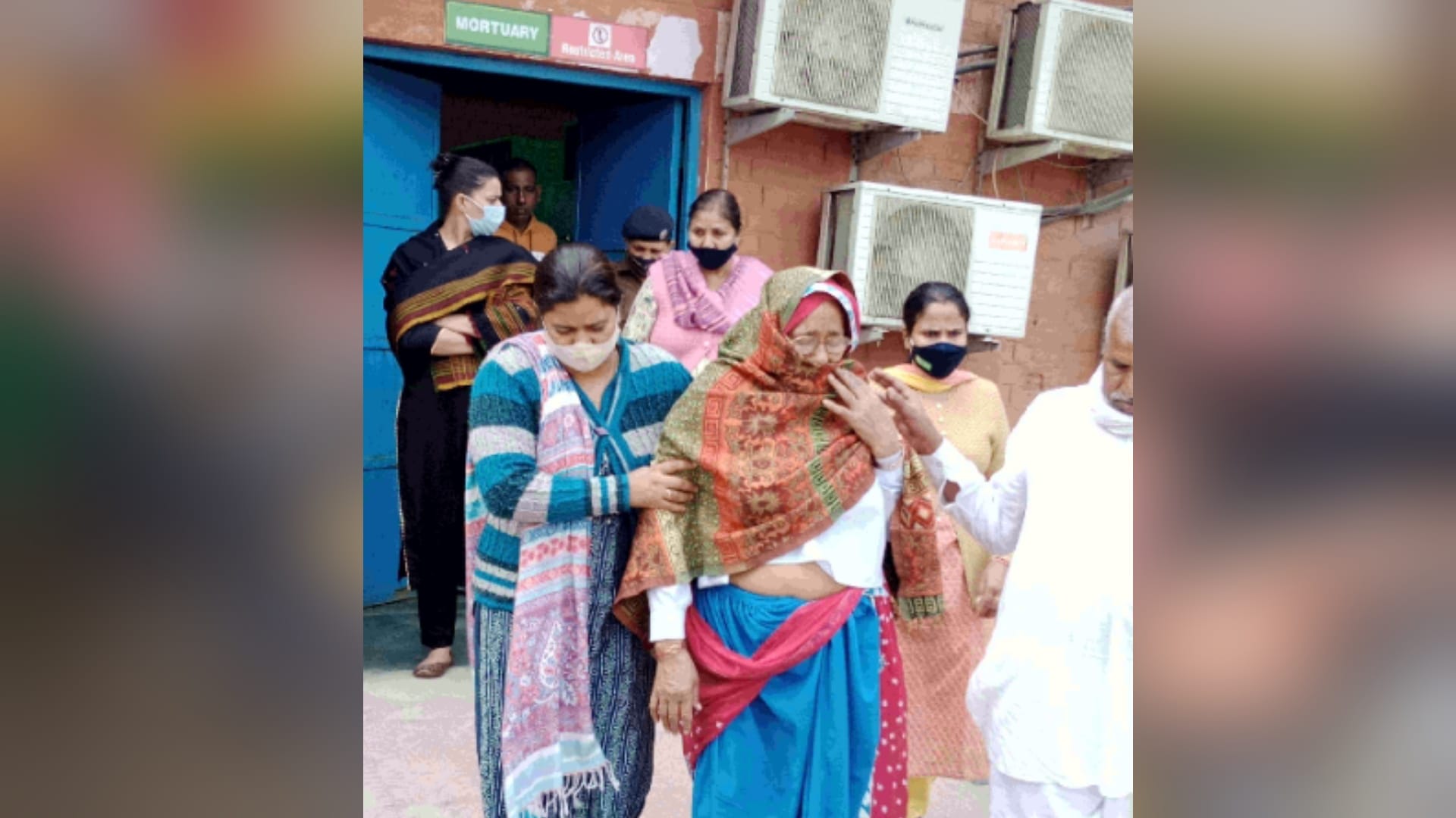 Faridabad husband killed head constable wife then committed suicide married 17 years ago milkman reveals incident