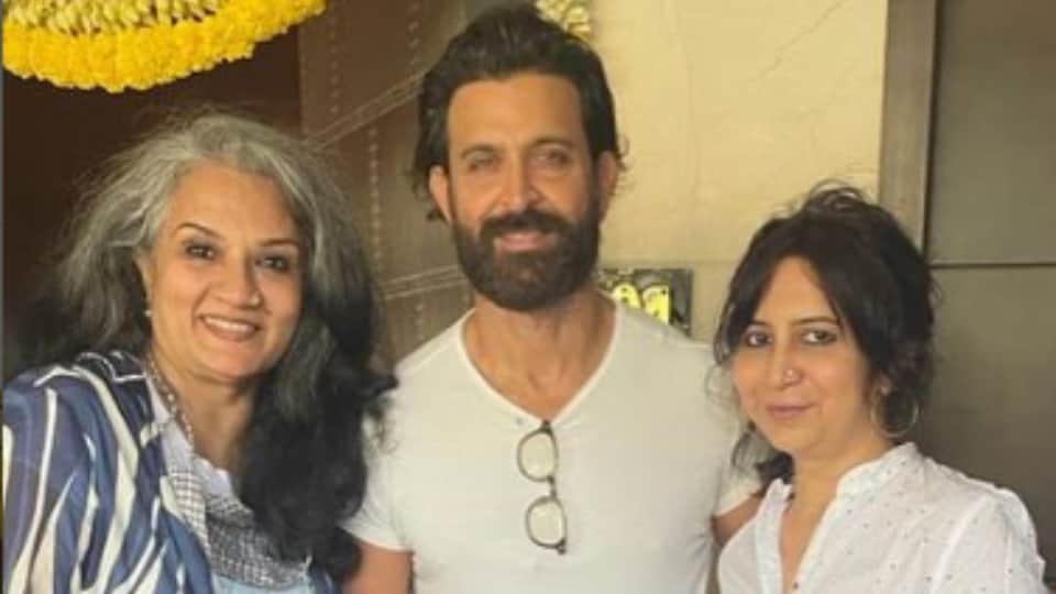 Hrithik Roshan enjoys Kerala food with rumoured girlfriend Saba azad lunch date photos viral on social media