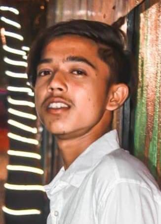Uncontrollable bike collides with divider, youth dies