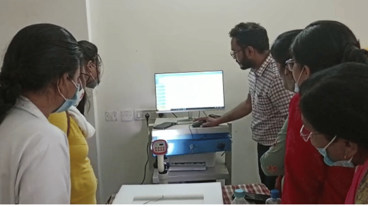 Colposcopy machine gift to Burhanpur District Hospital, internal diseases of women can be examined free of cost