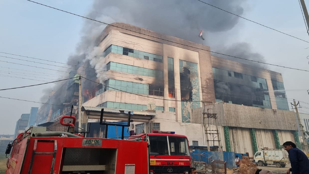 Sonipat: Fire broke out in factory in Kundli industrial area dozens of fire brigade vehicles extinguished
