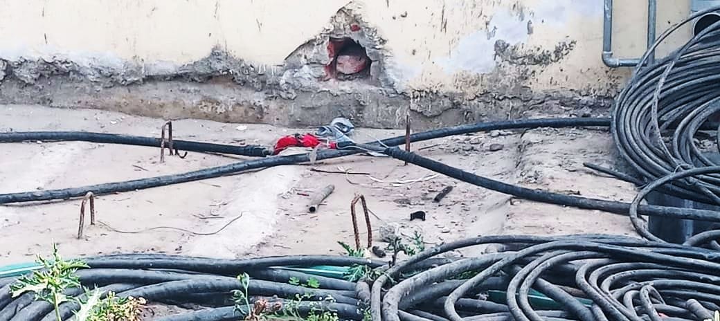 Thieves cut wire, signal failed for six hours