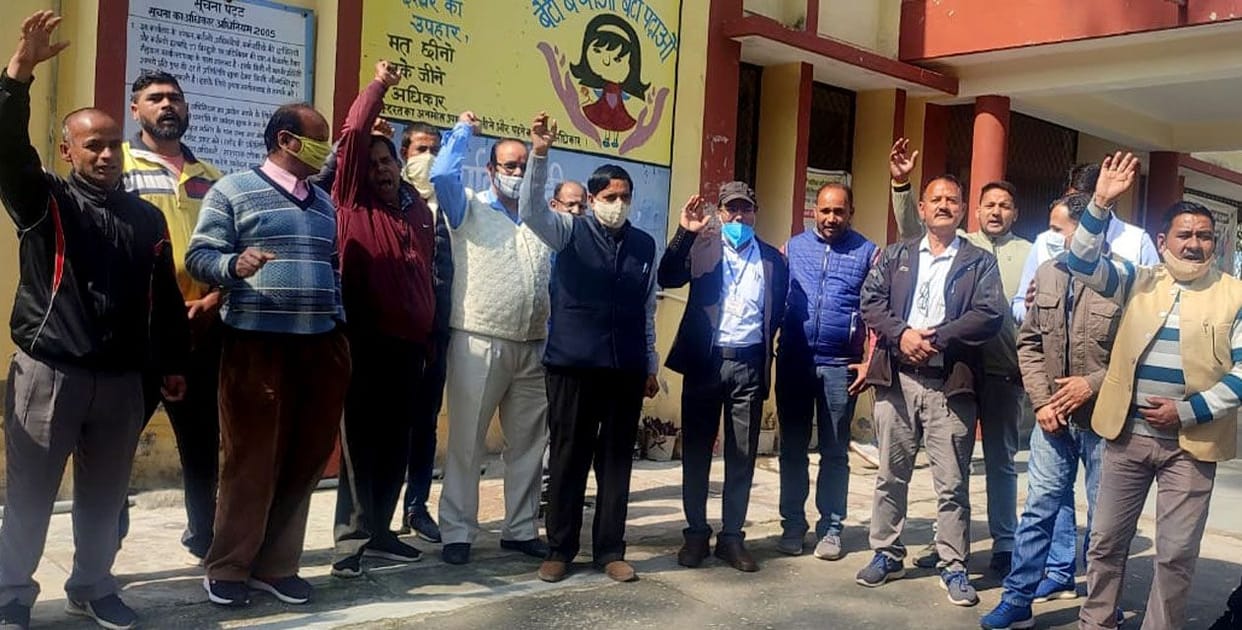 Ukrand protest against appointments in AIIMS Rishikesh