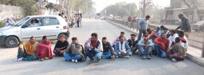 Saddened by those who harassed daughter, father commits suicide