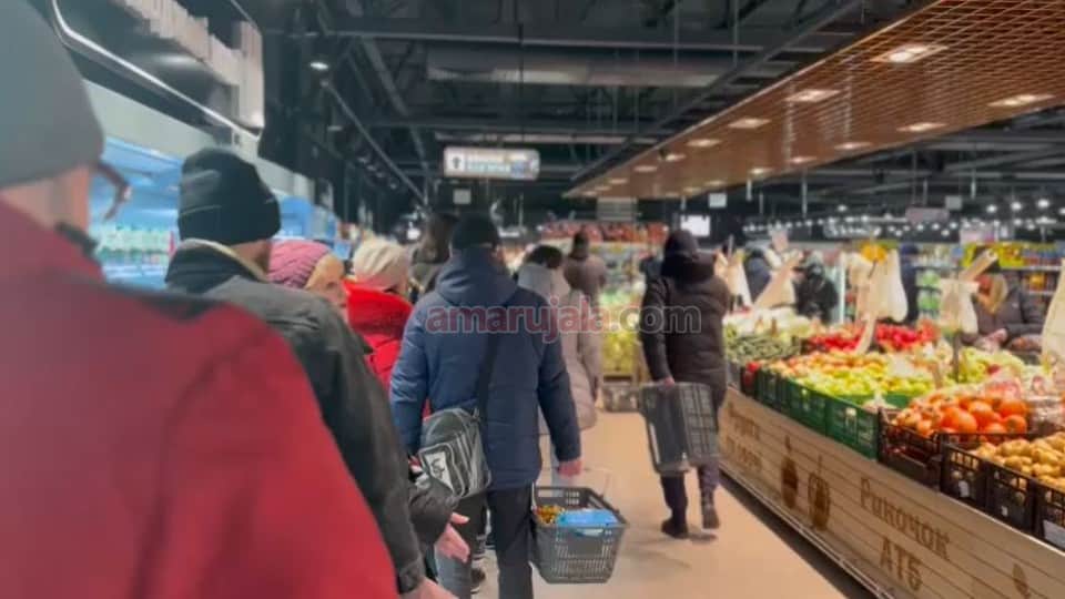 Russia Ukraine news vrindavan student say crowd gathered in supermarket to buy food items in Ukraine