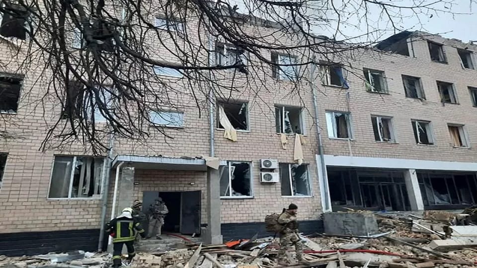 Russia attack on Ukraine continues missiles were also fired at residential buildings and people picked up rifles
