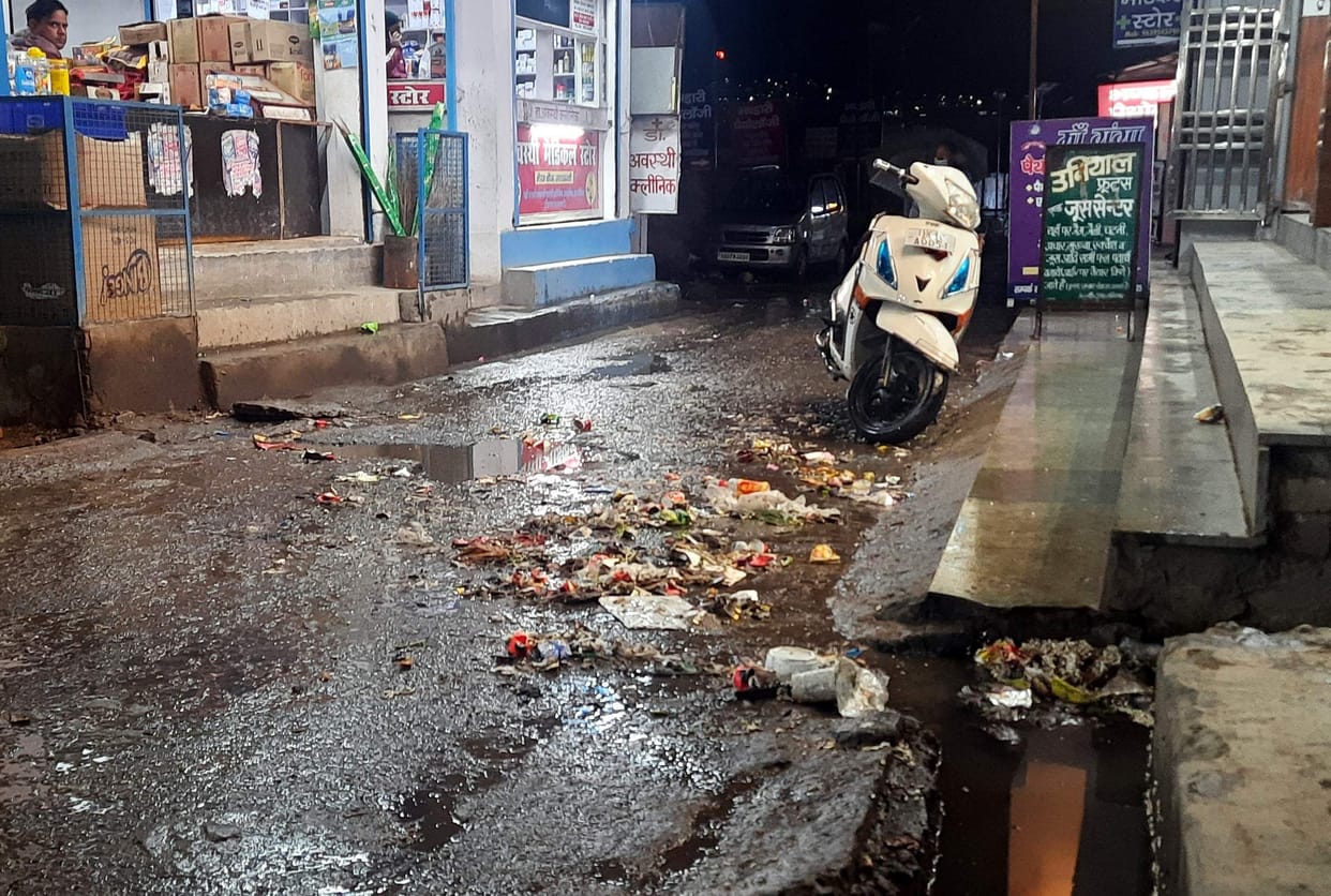 Drains closed only in light rain, water flowing on roads