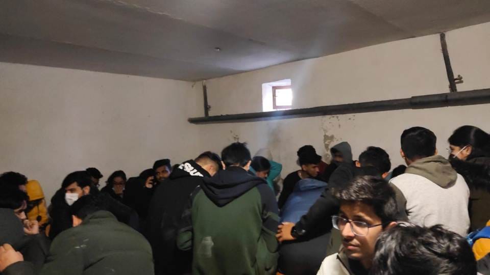 Students stranded in Ukraine are unable to get food and water