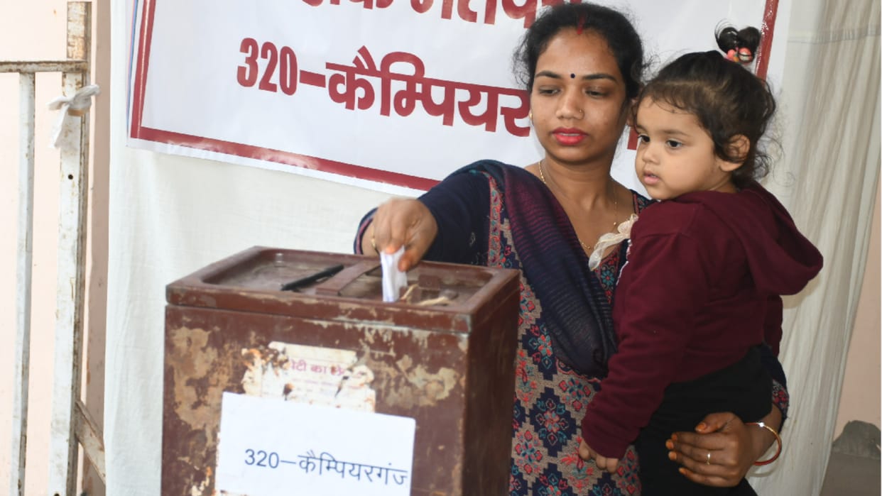 UP Election 976 polling personnel cast votes on fourth day