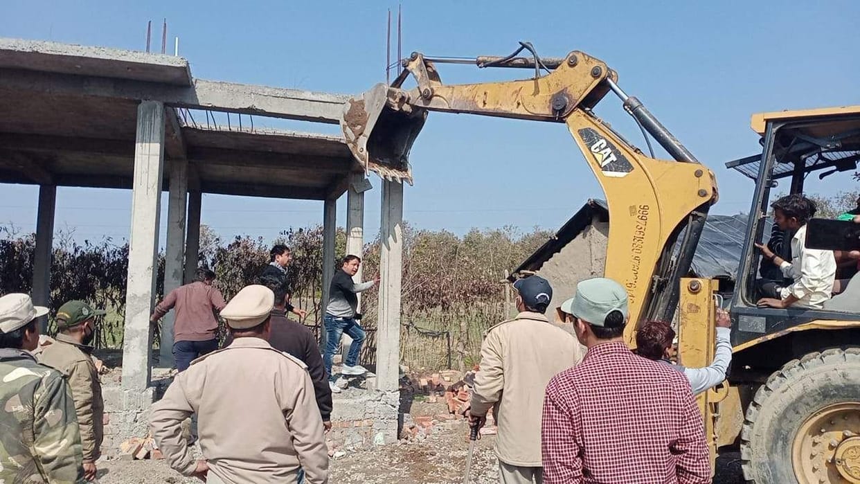 The team that went to remove the encroachment from the forest land returned bereft