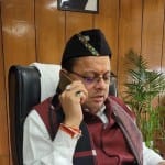 फोन पर वार्ता करते सीएम धामी