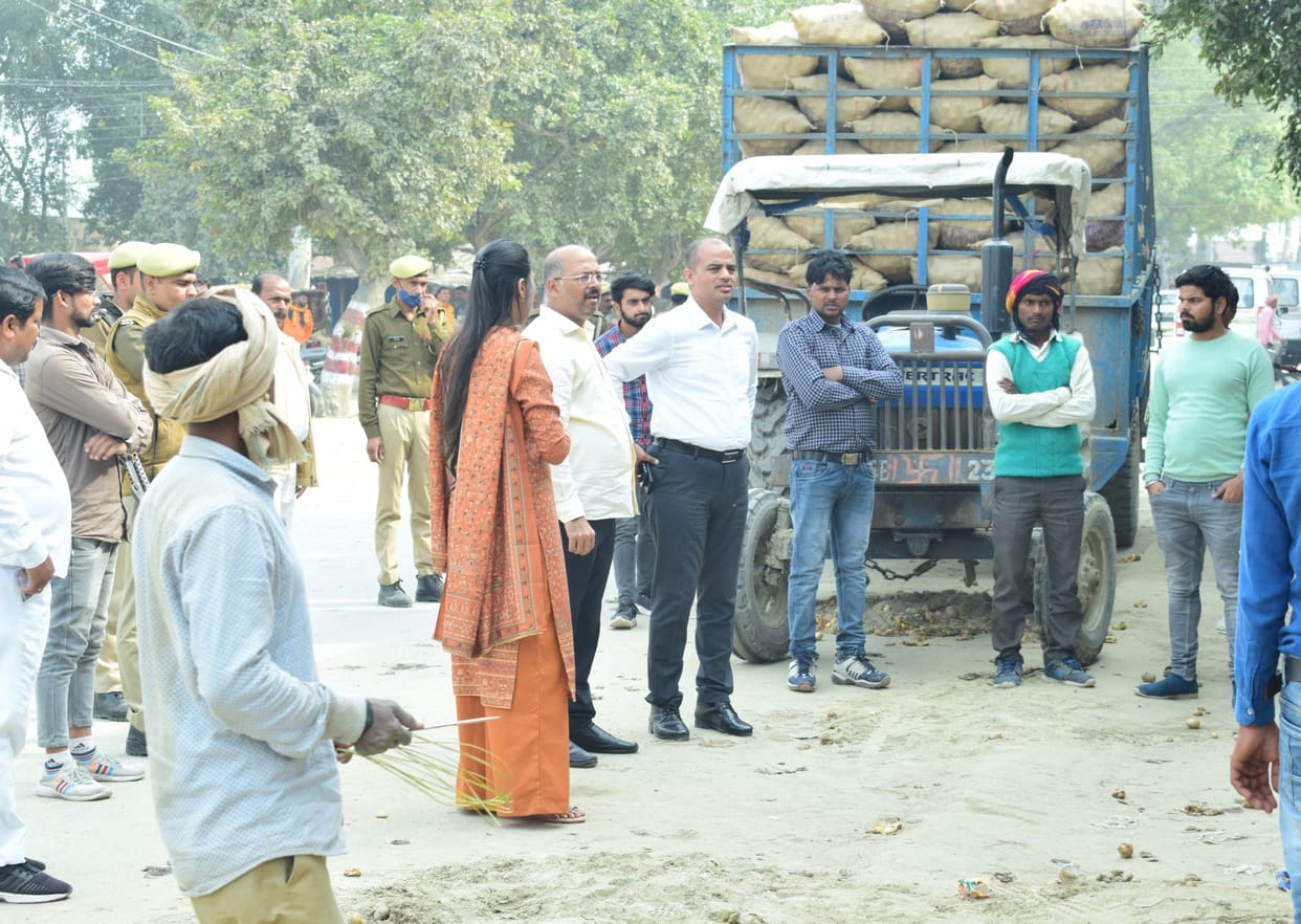 crop selling near strong room, officers alart