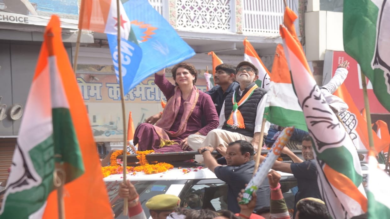 UP Elections 2022: Priyanka Gandhi seeks votes for favour through road show
