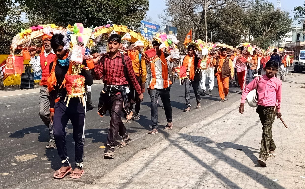 Kanwariyas are rising to the floor with the cheers of Mahadev
