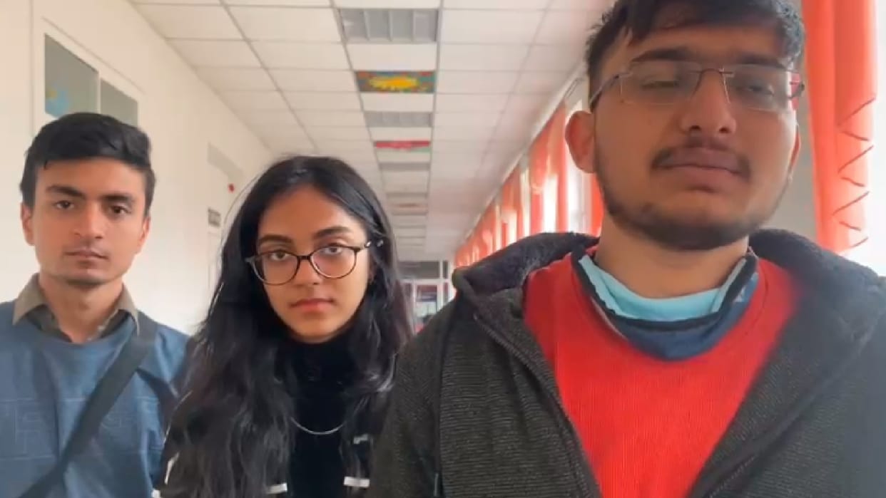 Indian students stuk in Ukraine: Russian army attacked the airport, flight canceled, the embassy held the school, the sound of explosions coming from time to time