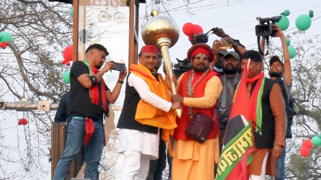 UP Election 2022: Akhilesh showed strength through road show, said - will make Ayodhya an international city, for the first time in Hanumangarhi worshiped