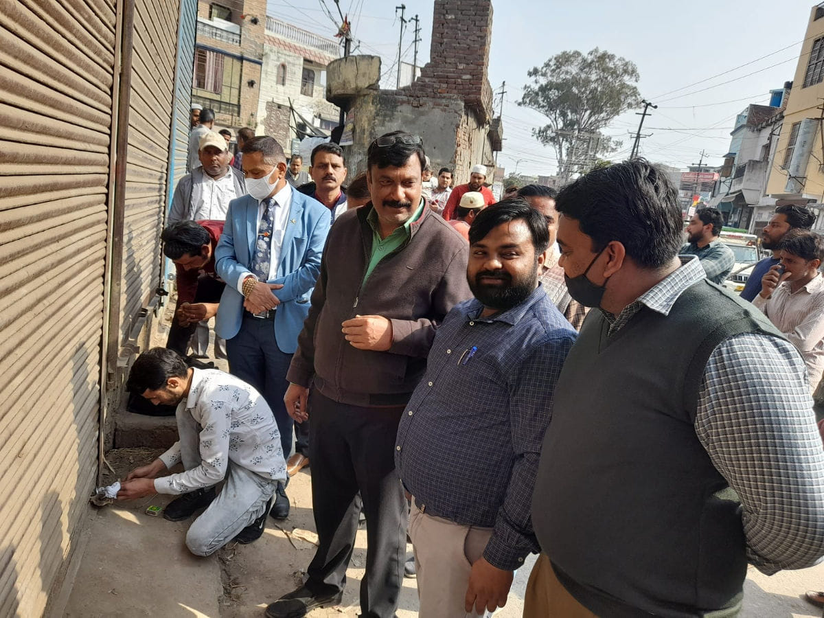 Many shops sealed, attachment notices on more than 100 buildings