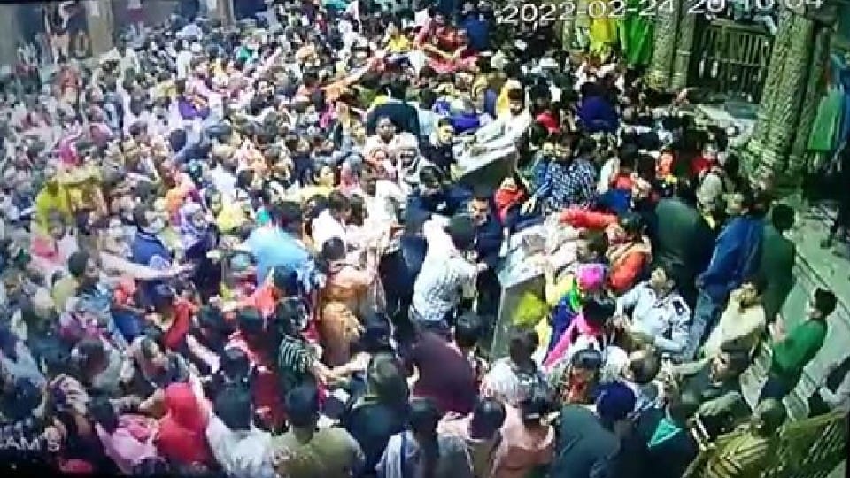 Devotees beaten up by security guards in Banke Bihari temple Vrindavan