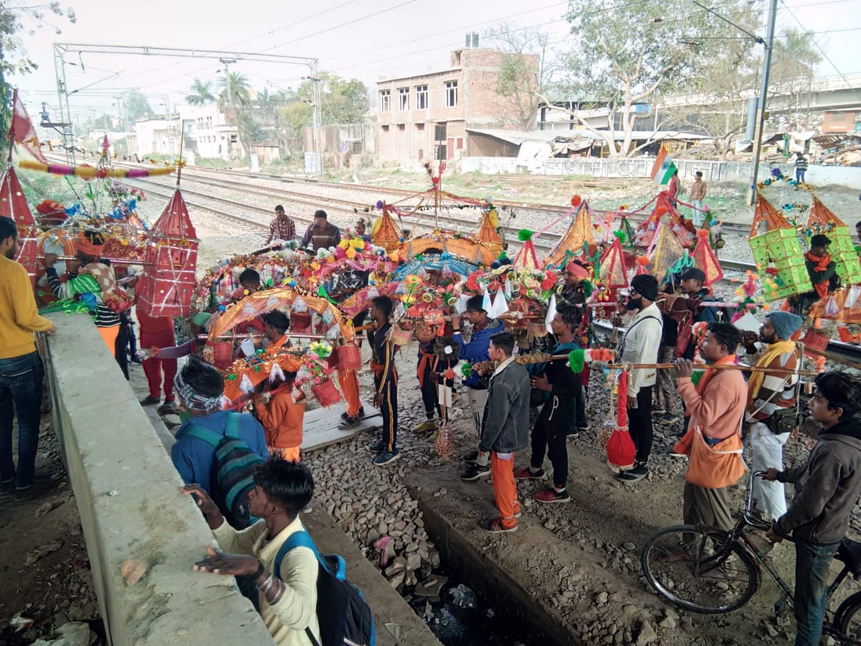 When the kanwariyas started passing through the track, the goods train had to be stopped.