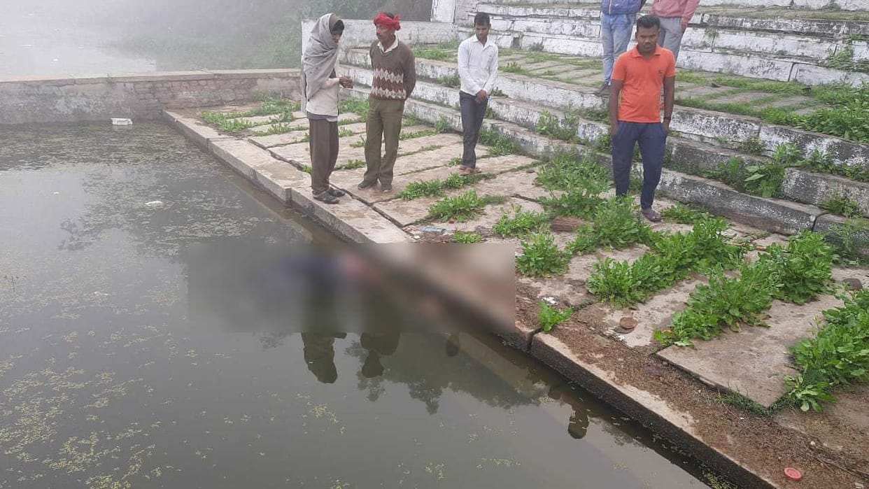 dead body of  80 years old man found from pond in chandauli who went for  morning walk