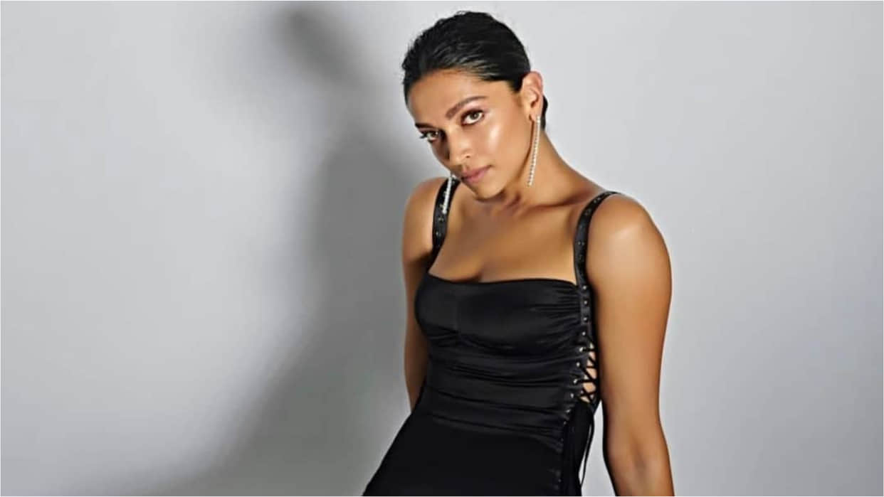 deepika padukone in black dress for farhan akhtar shibani dandekar post wedding party worth 2 lakh