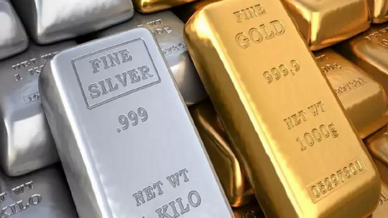 silver and gold price go high because of ukraine crisis.
