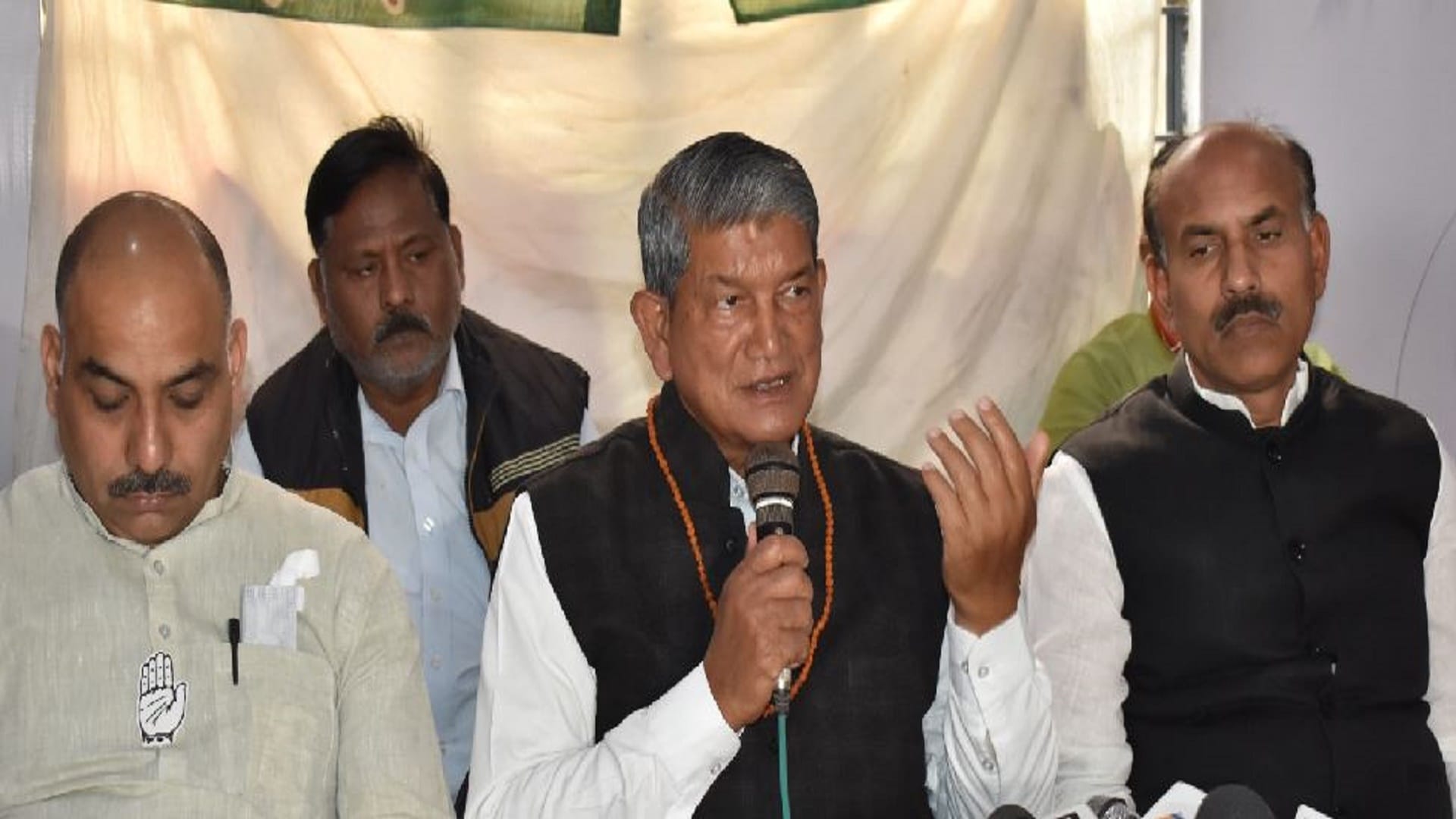 Uttrakhand Congress again in turmoil, frequent meetings of a faction are believed to be camped against Harish