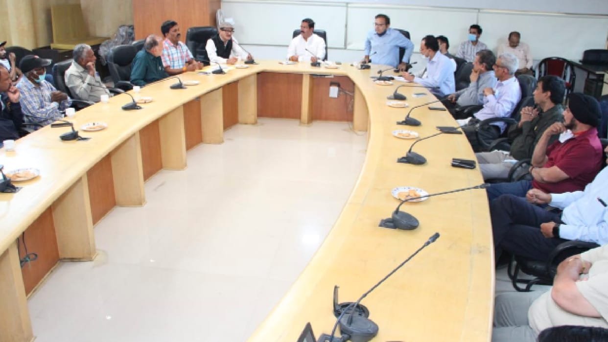Indore: Discussion for better use and operation of sports sector, Authority held meeting with sports organizations