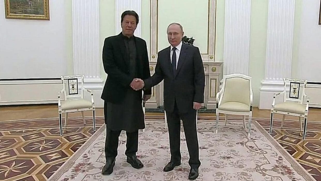 experts warned, Pakistan PM Imran Khan proximity  with Moscow could make trouble for country