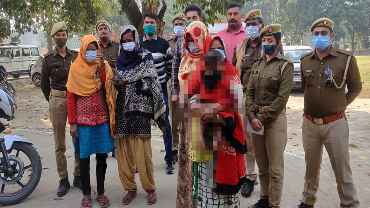 Hardoi: Used to wear burqa to carry out incidents four women arrested with jewelery worth one lakh stolen