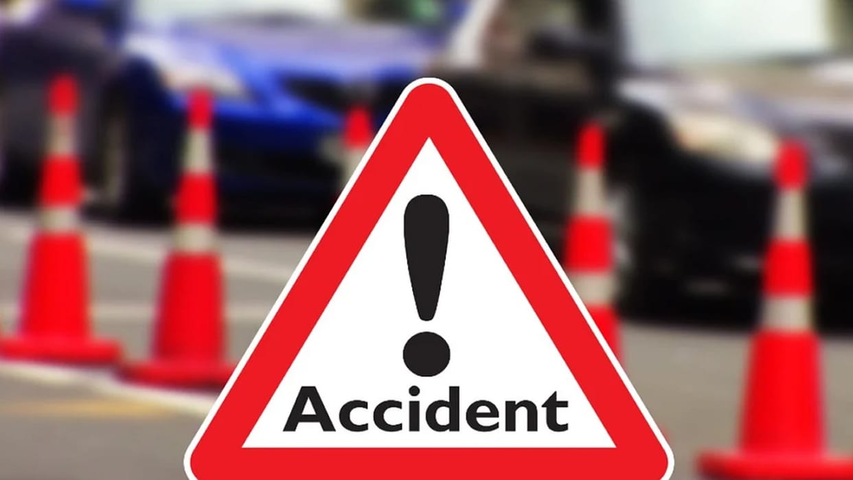 Shocking accident in Dhar: Tractor hit by high speed trolley, dragged for 100 feet, farmer dies