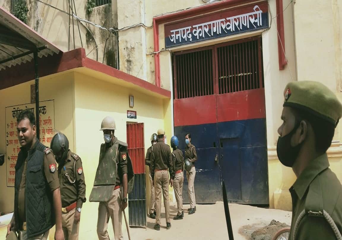 Ruckus in Varanasi District Jail pagali ghanti ringing for half an hour outrage inside and relatives of prisoner crying outside