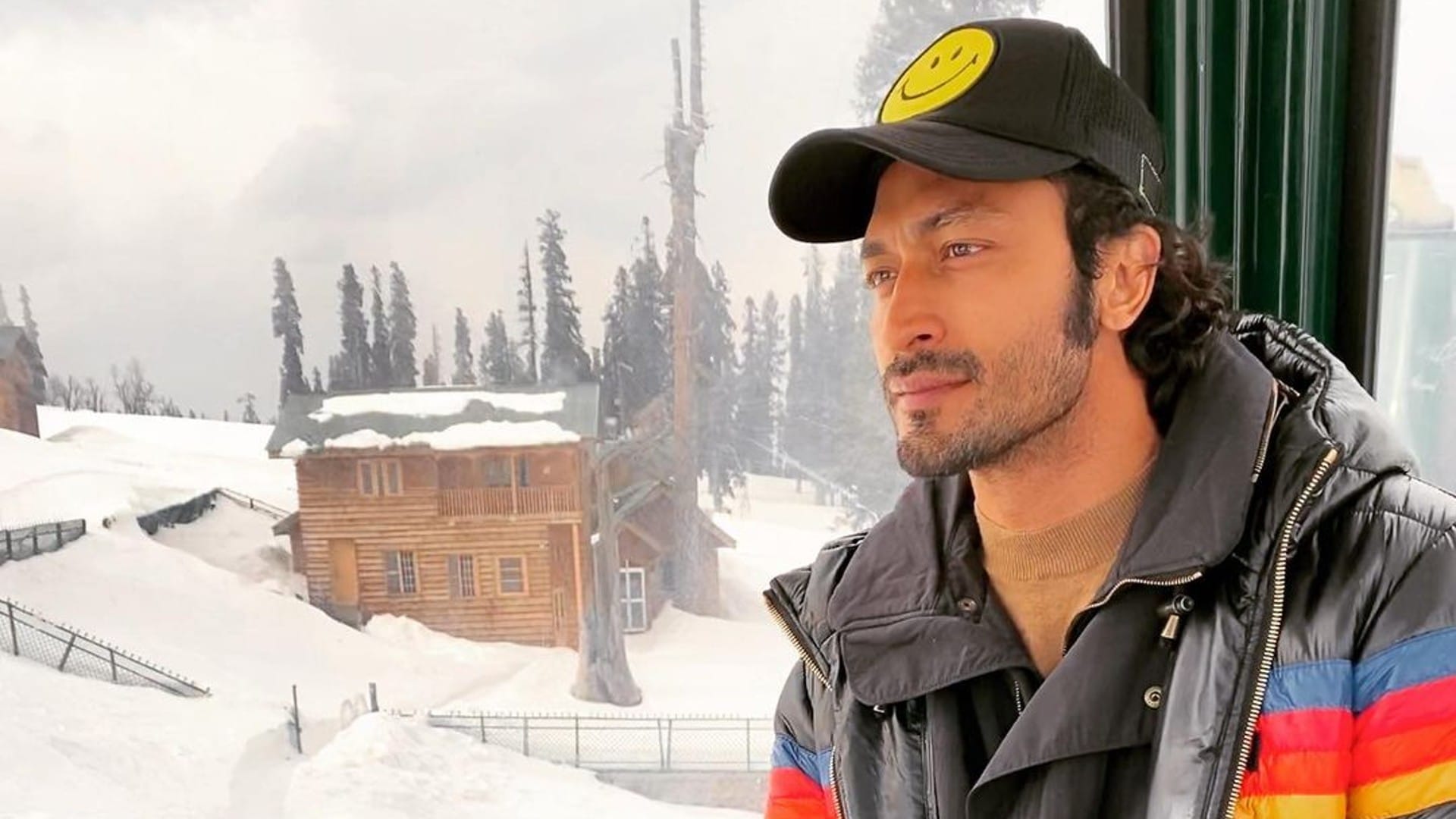 vidyut jammwal taking a dip in the frozen lake in kashmir fans were shocked to see him