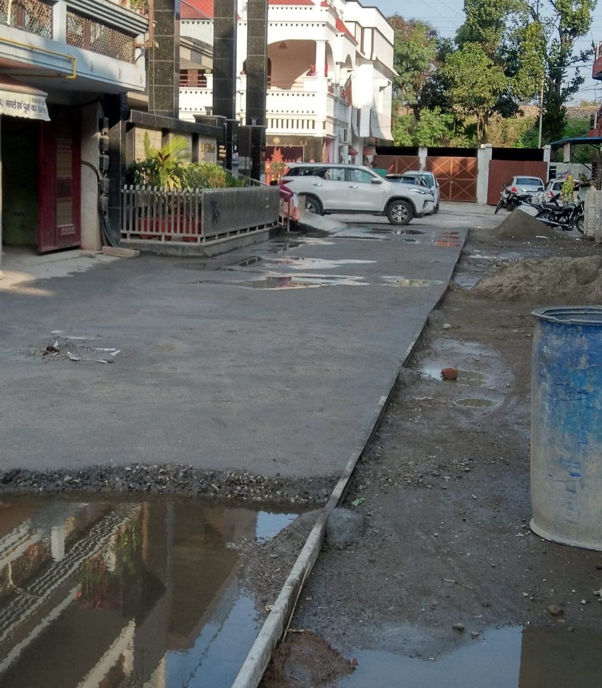 Road construction stopped in Vivek Vihar