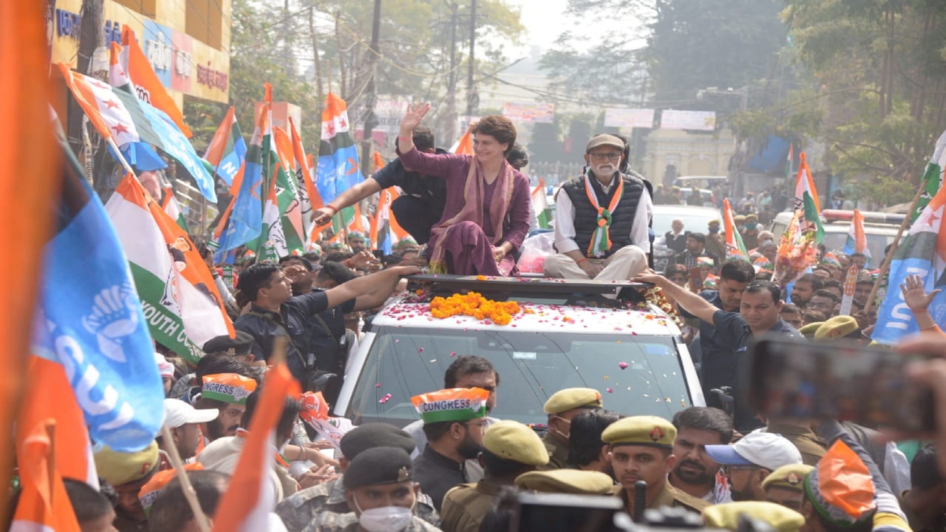 UP Elections 2022: Priyanka Gandhi seeks votes for favour through road show