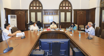 School Reopening in Mumbai Latest News Maharashtra Minister Aaditya Thackeray held a meeting with BMC