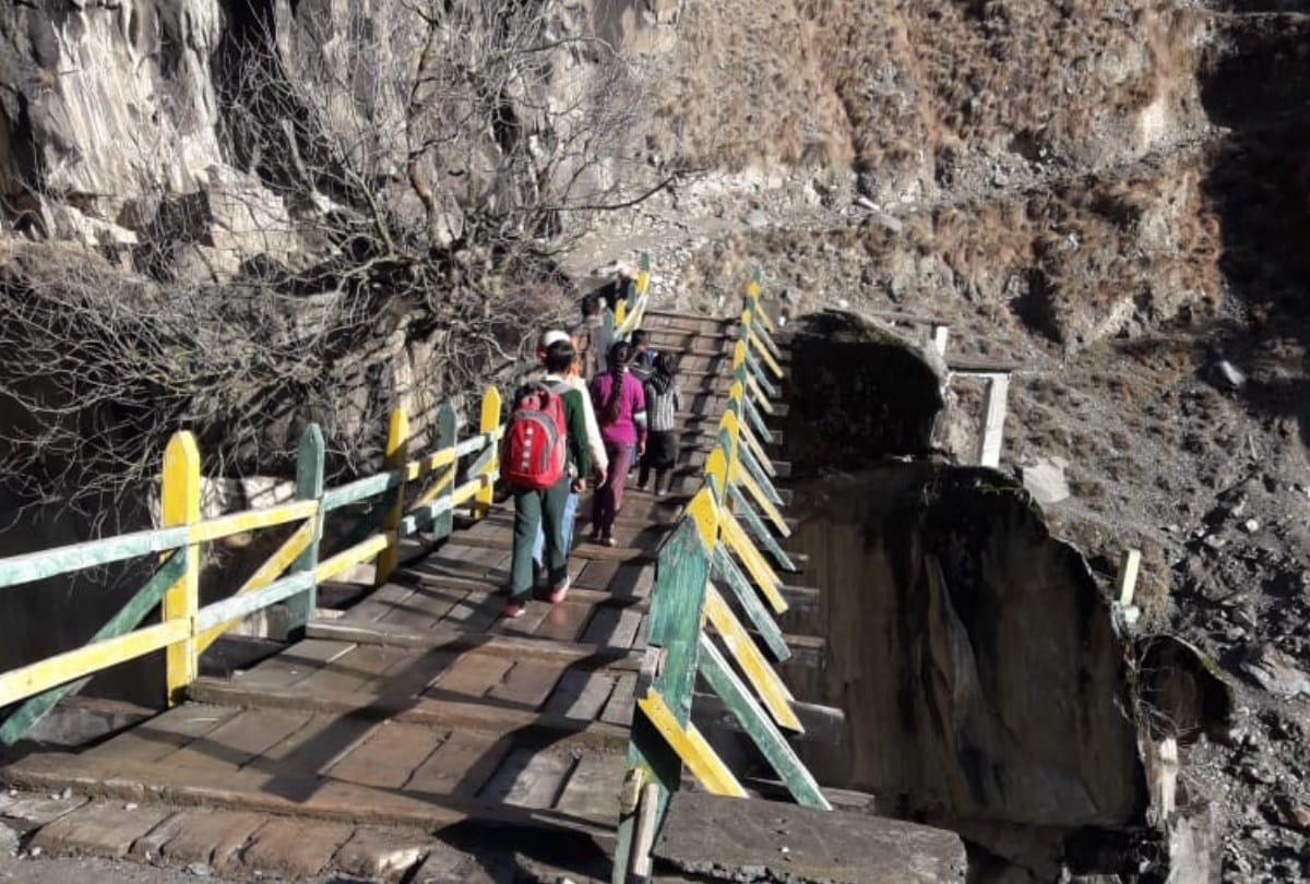 falling boulders destroy bridge in chamba Bharmour Himachal Pradesh