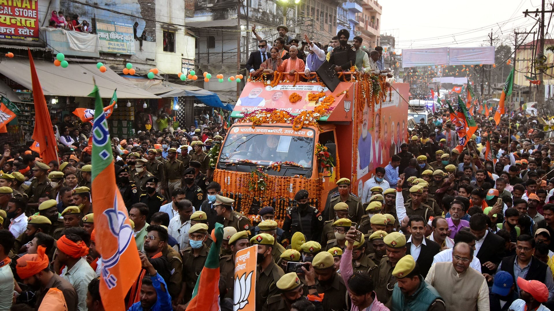 Chief Minister Yogi Adityanath targeted SP in four meetings in Prayagraj