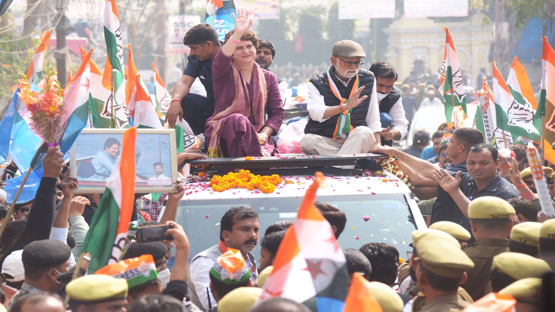 UP Elections 2022: Priyanka Gandhi seeks votes for favour through road show