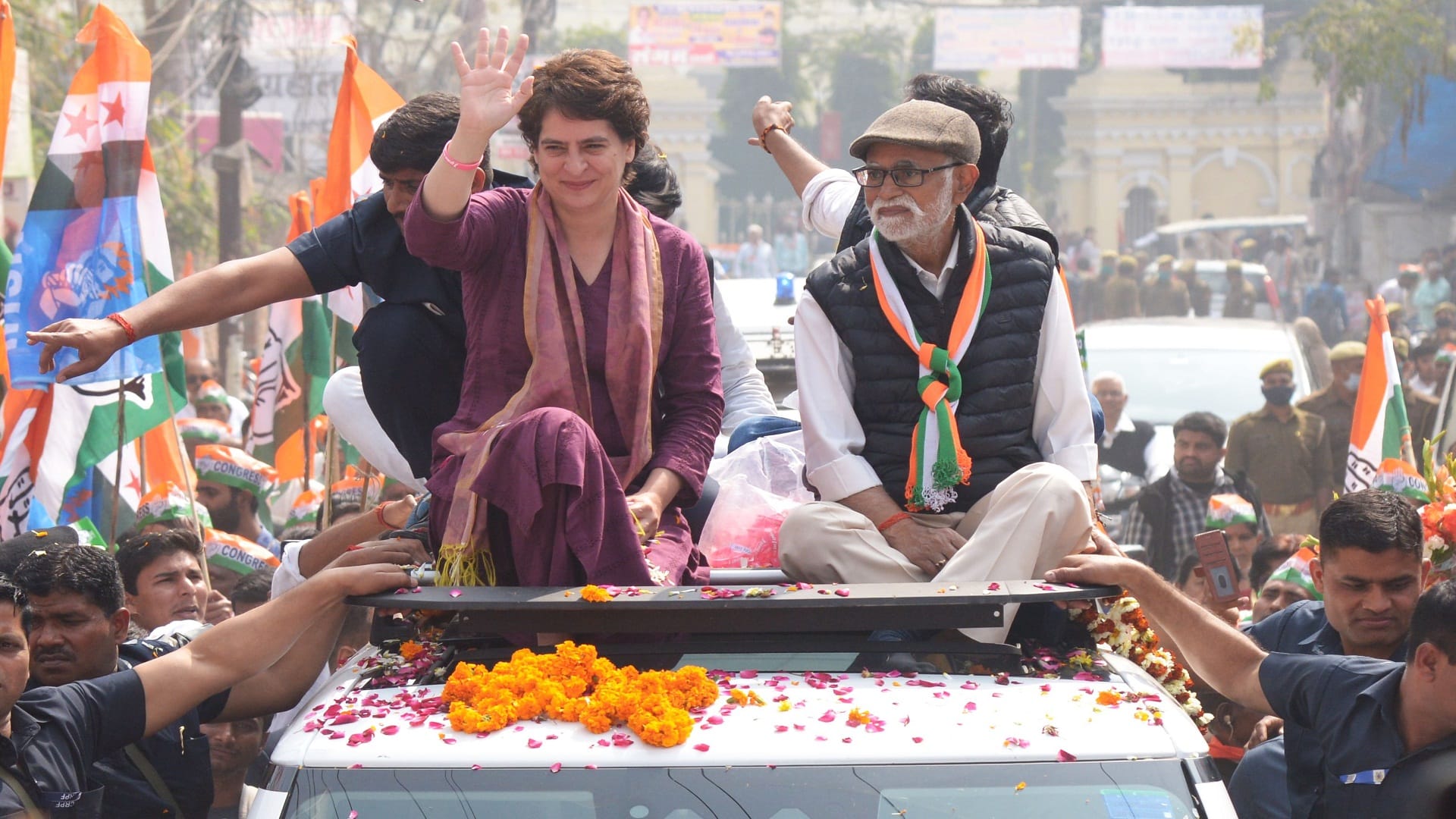 UP Elections 2022: Priyanka Gandhi seeks votes for favour through road show