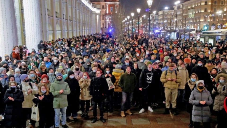 Russia Ukraine War People protest againt russia 1700 arrested