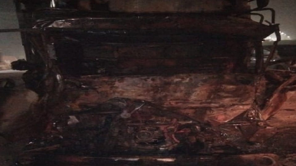 driver burnt alive as fire broke out in canter on Agra Delhi Highway in Mathura