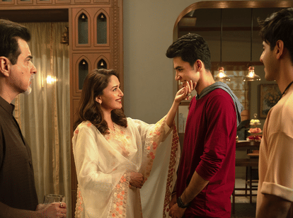 The Fame Game Review in Hindi by Pankaj Shukla Madhuri Dixit Nene Sanjay Kapoor Manav Kaul Netflix India