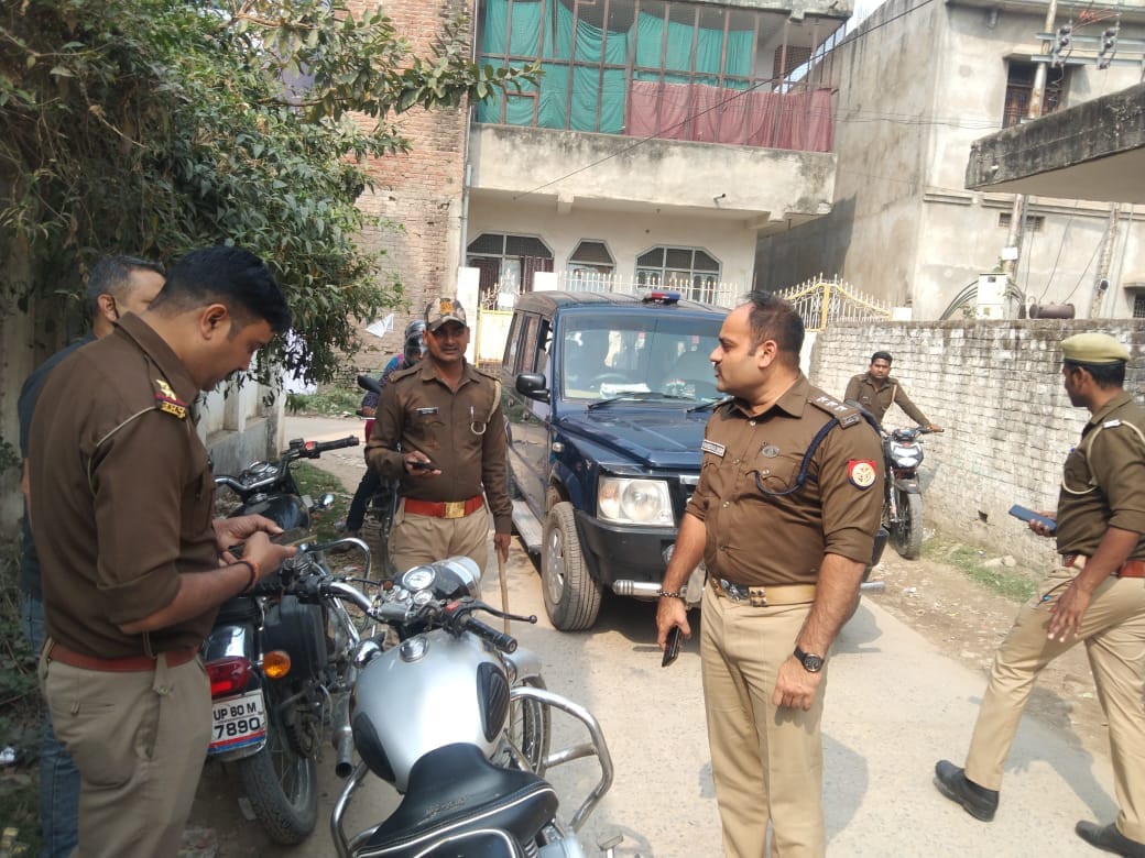 police disturb due to fake information of firing in varanasi after woman switched off mobile