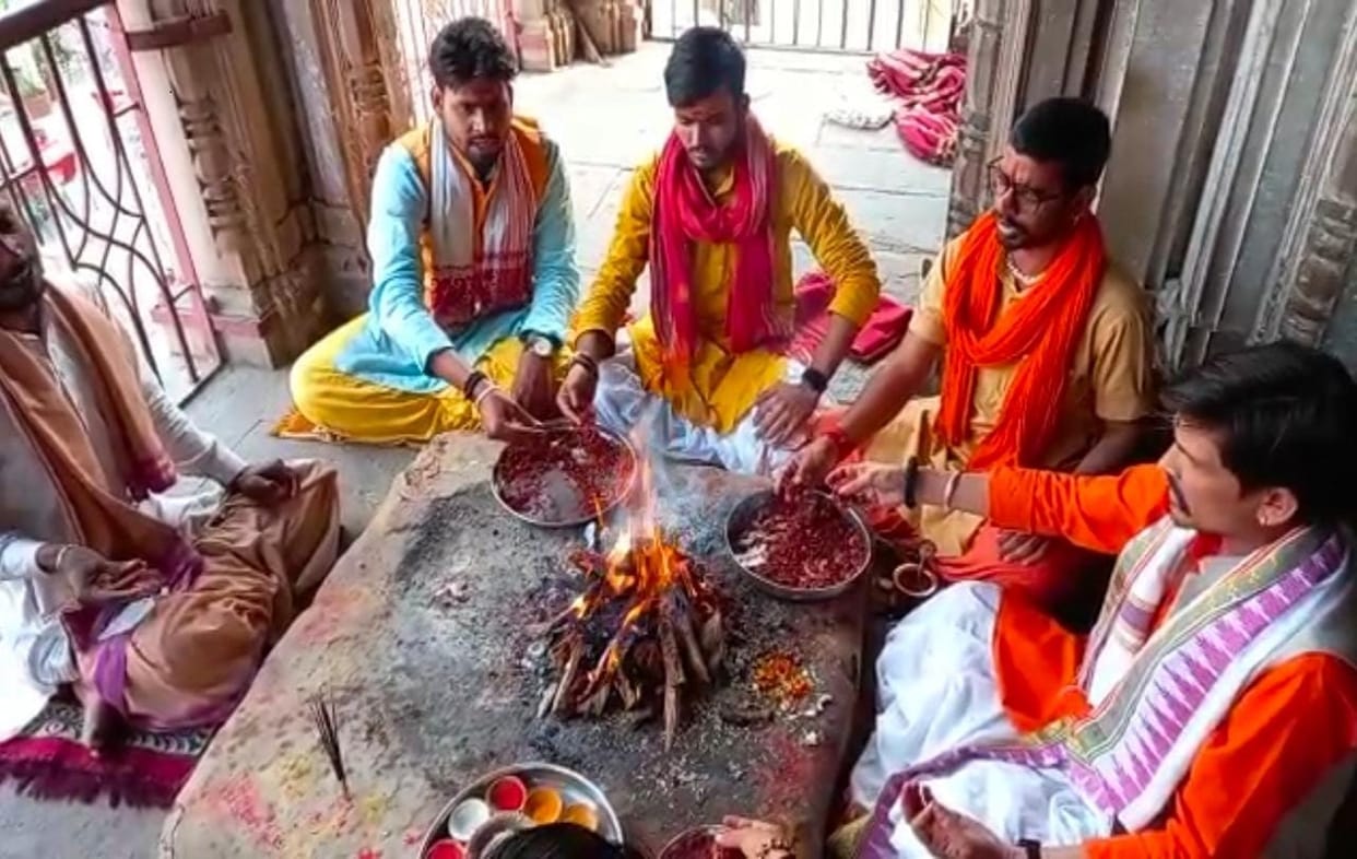 Russia Ukraine War update Yagya worship in Varanasi for Indian students who Stranded In Ukraine  wishing for safe return india